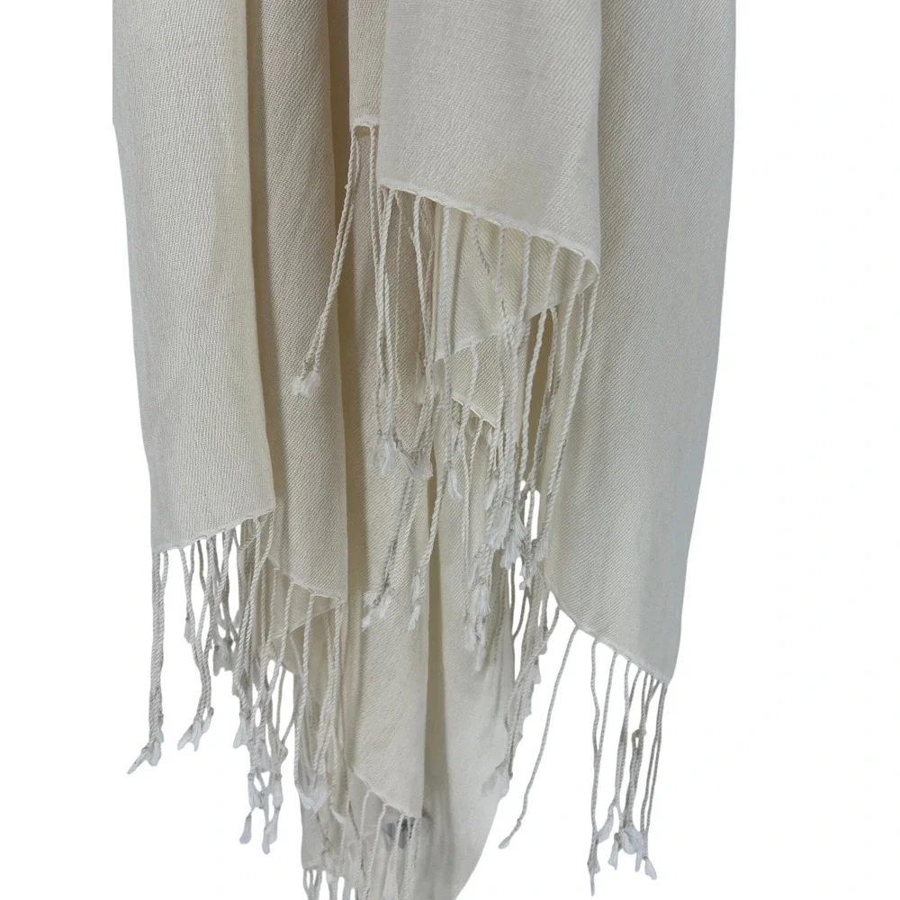 Bloomingdale's Cashmere Silk Ivory Travel Wrap Shawl Fringe